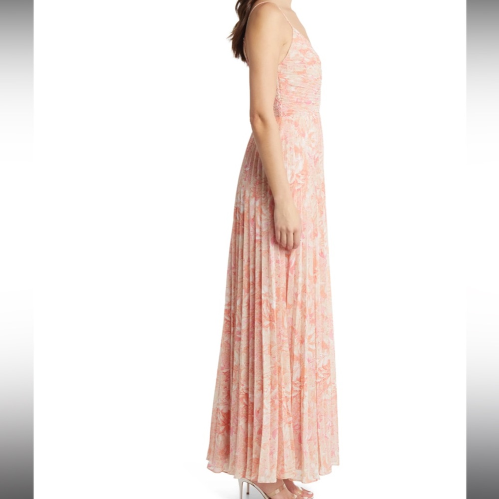 Chelsea28 Floral Print Pleated Dress in Pink‎ Floral - Picture 3 of 9